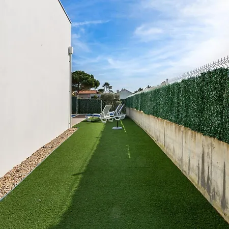 Near Obidos Lagoon And Surf Beaches, Cleaning Included Villa *