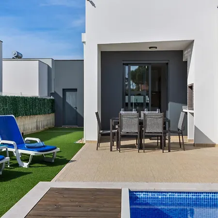 Near Obidos Lagoon And Surf Beaches, Cleaning Included Villa *