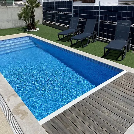 Near Obidos Lagoon And Surf Beaches, Cleaning Included Villa